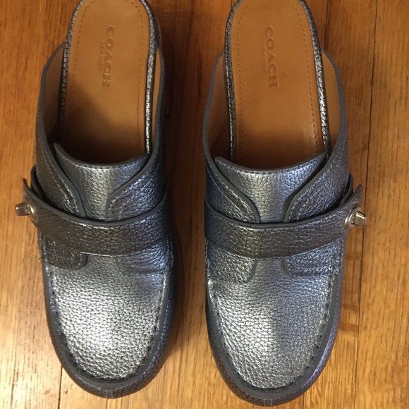 COACH Turnlock Clogs, metallic leather - Picture 5 of 8